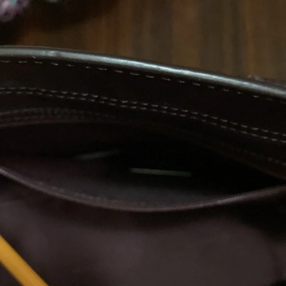 Coach Swagger without crossbody strap and a slight lean - Picture 13 of 14